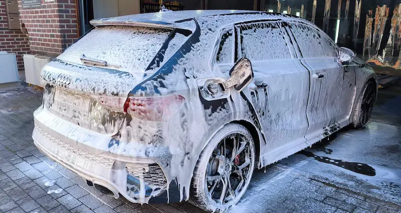 Spălare premium cu pre-spumă și uscare sigură